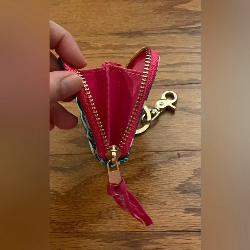 Simply Southern Palm Leaf Quilted Zip Wallet Keychain ID Case Green Pink‎